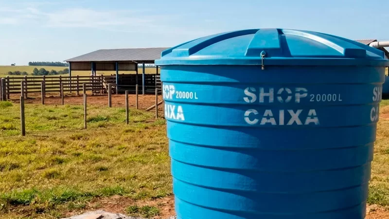Armazenar água em grande volume na fazenda antes da seca