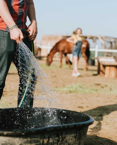 Caixa d’água para fazenda: como dimensionar armazenamento para períodos de seca